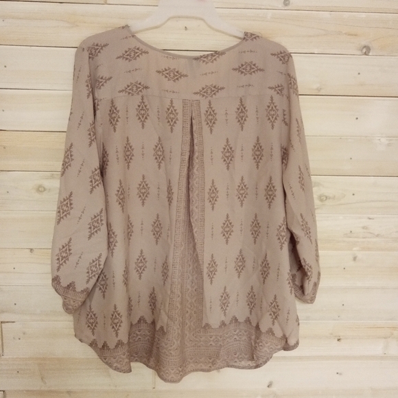 💕 3/$24, Beautiful plus size blouse - Picture 2 of 4